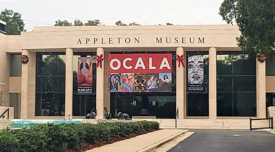 The+entrance+to+the+Appleton+Museum+with+banners+featuring+the+current+art+exhibits.