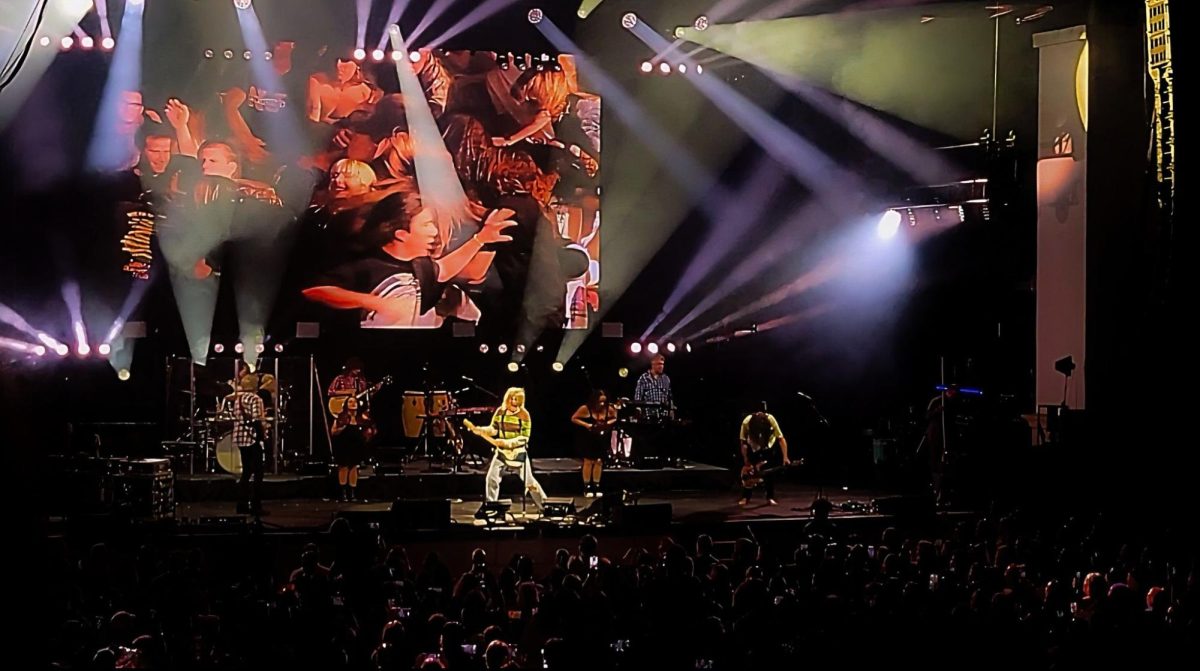 Weird Al performing "Smells Like Nirvana".
